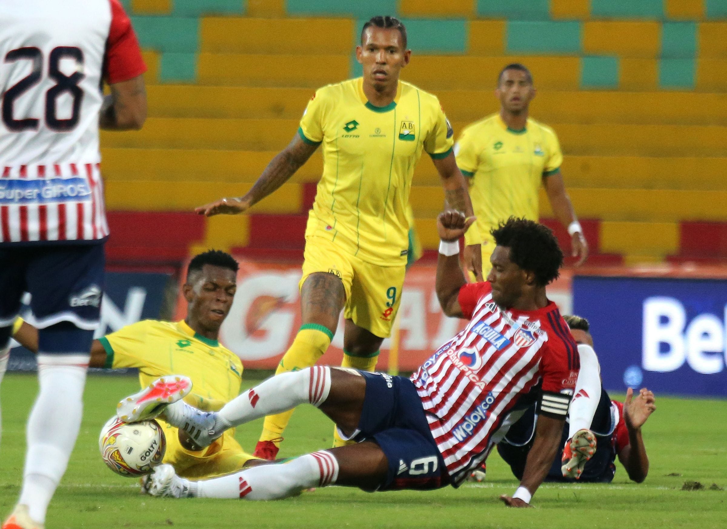 Partido de Atlético Bucaramanga y Junior, disputado en el fútbol colombiano.