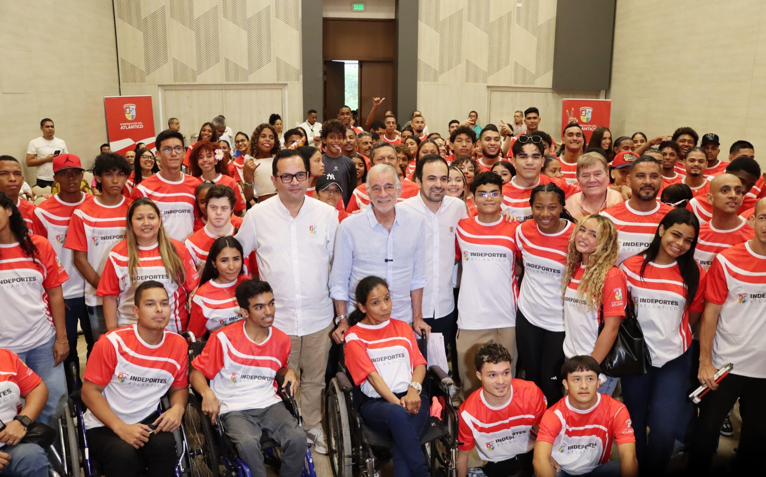 Gobernación del Atlántico y más autoridades en el evento del programa Atleta Apoyado 2025.