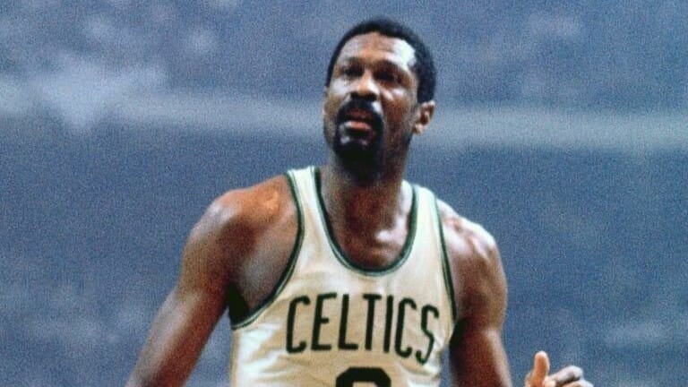 Fotografía de Bill Russell en un partido con los Boston Celtics, de la NBA.