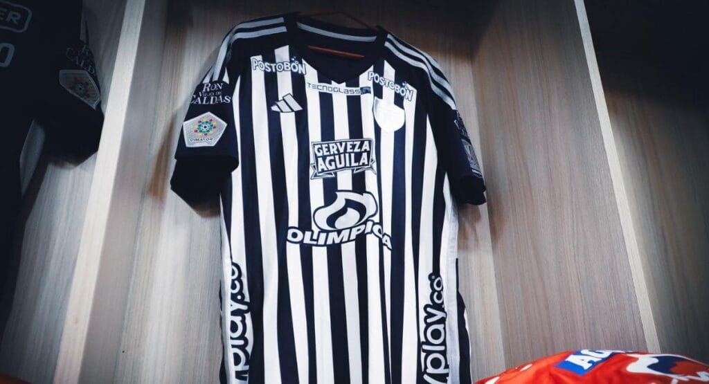 ¡Felices 101, Junior! Recordemos los 10 mejores momentos de su historia 5 Fotografía de una camiseta de Junior.