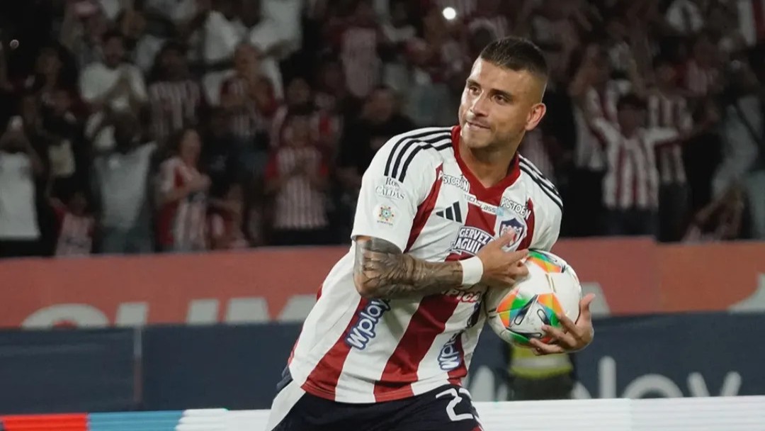 Fotografía de 'Titi' Rodríguez celebrando un gol con Junior ante Bucaramanga.