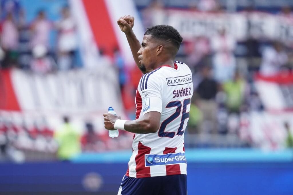 “Somos obreros todos, este equipo está para grandes cosas”: Yeison Suárez, lateral de Junior 2 Fotografía de Yeison Suárez con Junior en el partido contra Boyacá Chicó.
