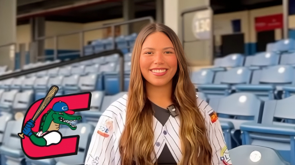 Fotografía de la presentadora de Caimanes de Barranquilla en el anuncio del voluntariado.