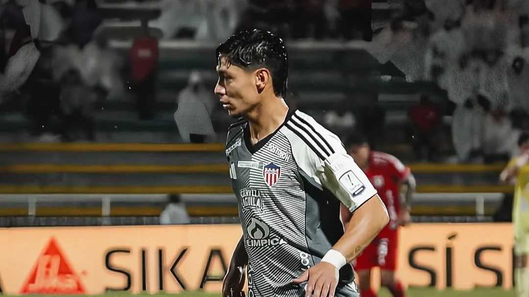 Fotografía de Bryan Castrillón, extremo de Junior, en el partido contra América.