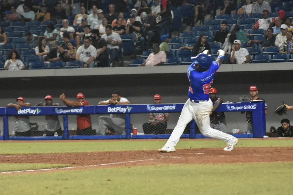 Golpe de autoridad en el clásico costeño: Caimanes de Barranquilla debuta aplastando a Tigres 2 Fotografía de un jugador de Caimanes de Barranquilla, que fue arrollador ante los Tigres de Cartagena.