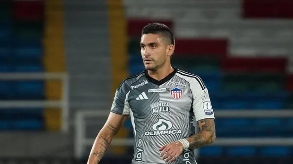 Fotografía de Guillermo Celis, volante de Junior, en el partido ante América.