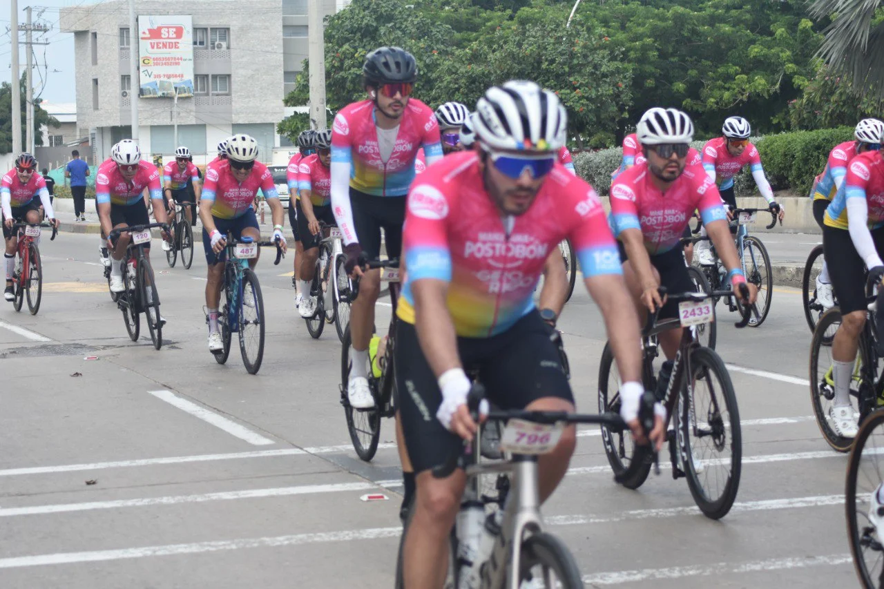 Fotografía de participantes de El Giro 2025 edición El Carnaval.
