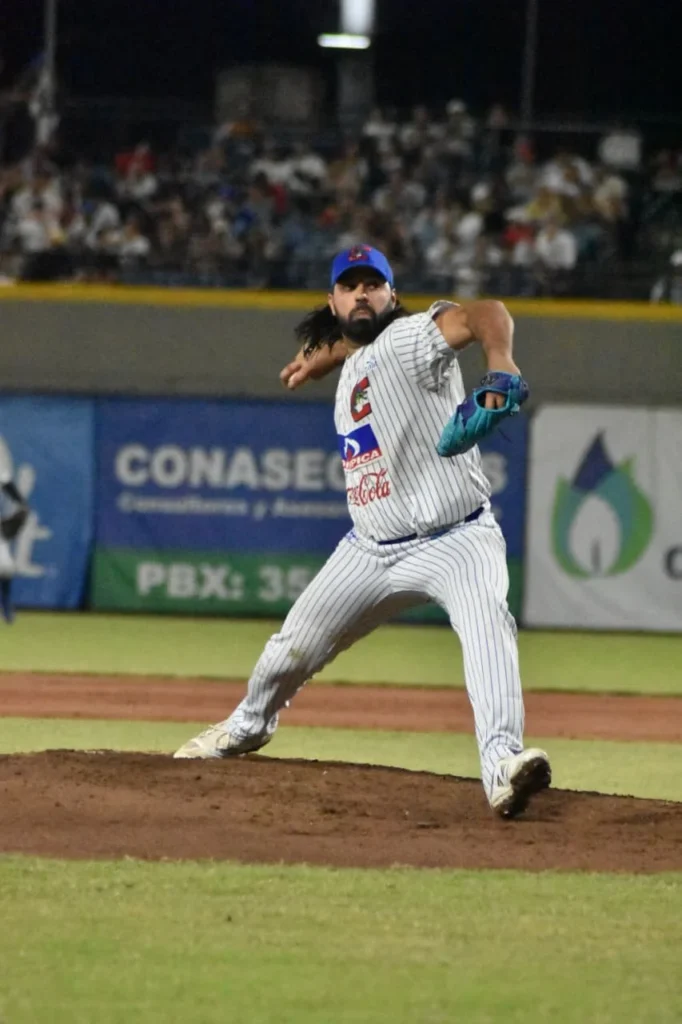 Fiesta incompleta: Toros embiste a Caimanes de Barranquilla en el Édgar Rentería 2 Fotografía de Nabil Crismatt, quien debutó anoche en Caimanes de Barranquilla.