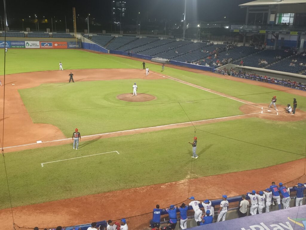 Caimanes de Barranquilla remonta y triunfa con jerarquía en el Édgar Rentería 4 WhatsApp Image 2025 12 10 at 8.48.09 AM 1