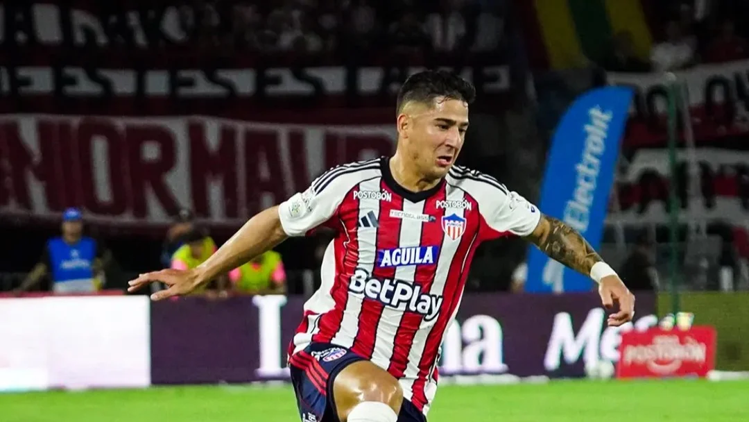 Fotografía de Guillermo Paiva, delantero de Junior, en el partido contra Santa Fe.