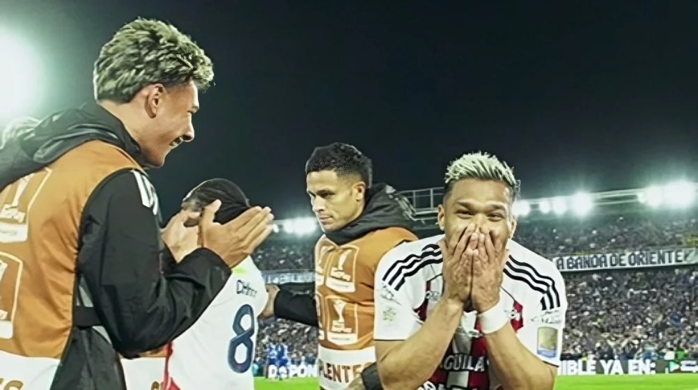 Fotografía de Teófilo Gutiérrez celebrando el primer gol que hizo para Junior ante Millonarios.