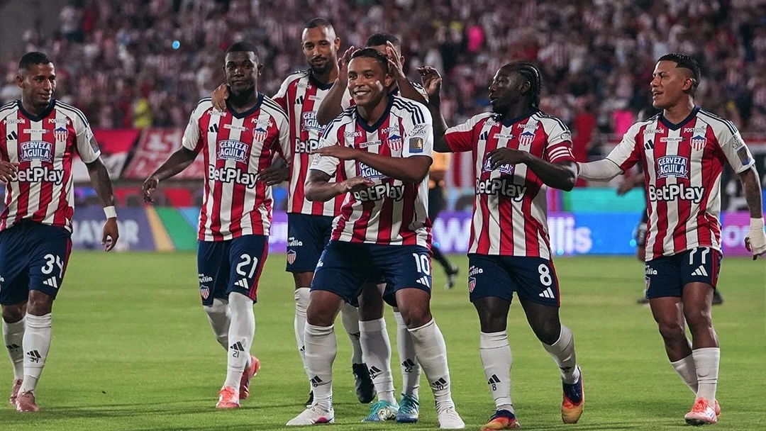 Santa Fe vs. Junior: un 'Tiburón' en alza quiere revancha 15 Fotografía de Luis Fernando Muriel, delantero de Junior, celebrando su gol de penal contra América.