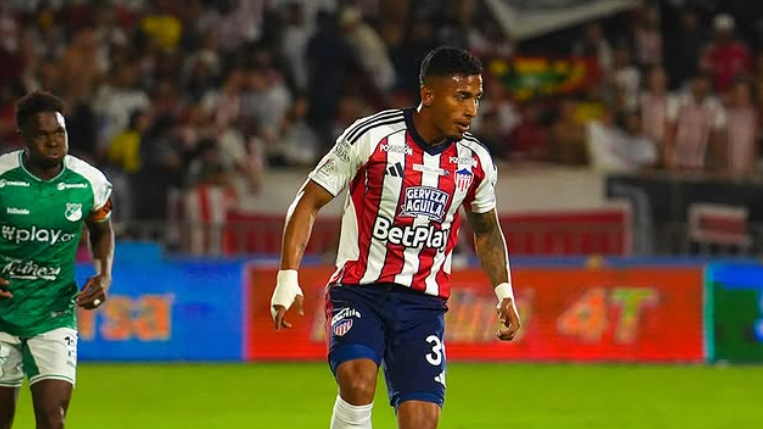 Fotografía de Jhomier Guerrero, lateral derecho de Junior, en el partido contra Deportivo Cali.