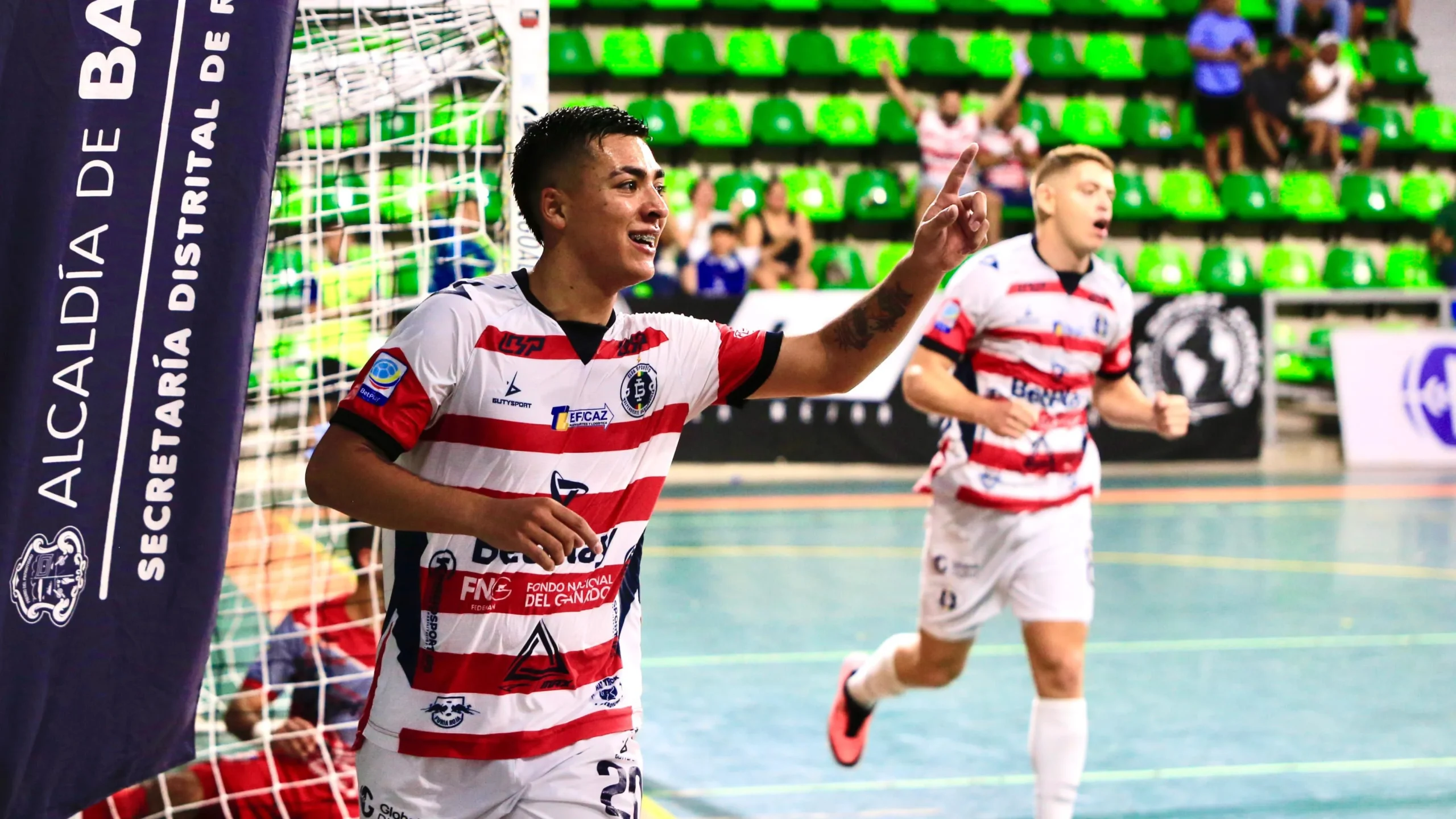 Fotografía de Ángelo Santofimio, jugador de Independiente Barranquilla, celebrando un gol en su debut.
