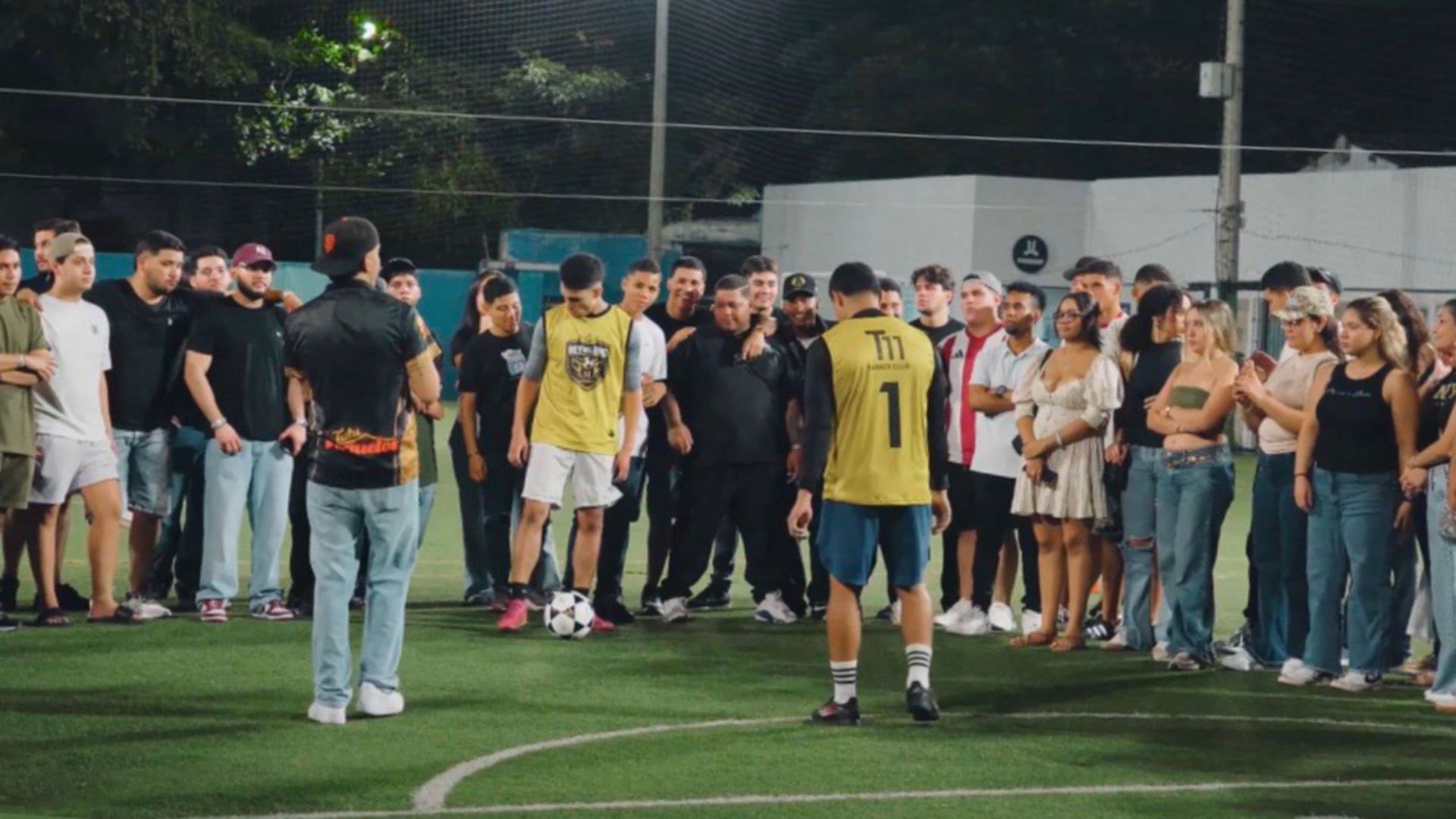 Fotografía de organizadores y participantes del evento 'Rey del Uno' en Barranquilla.