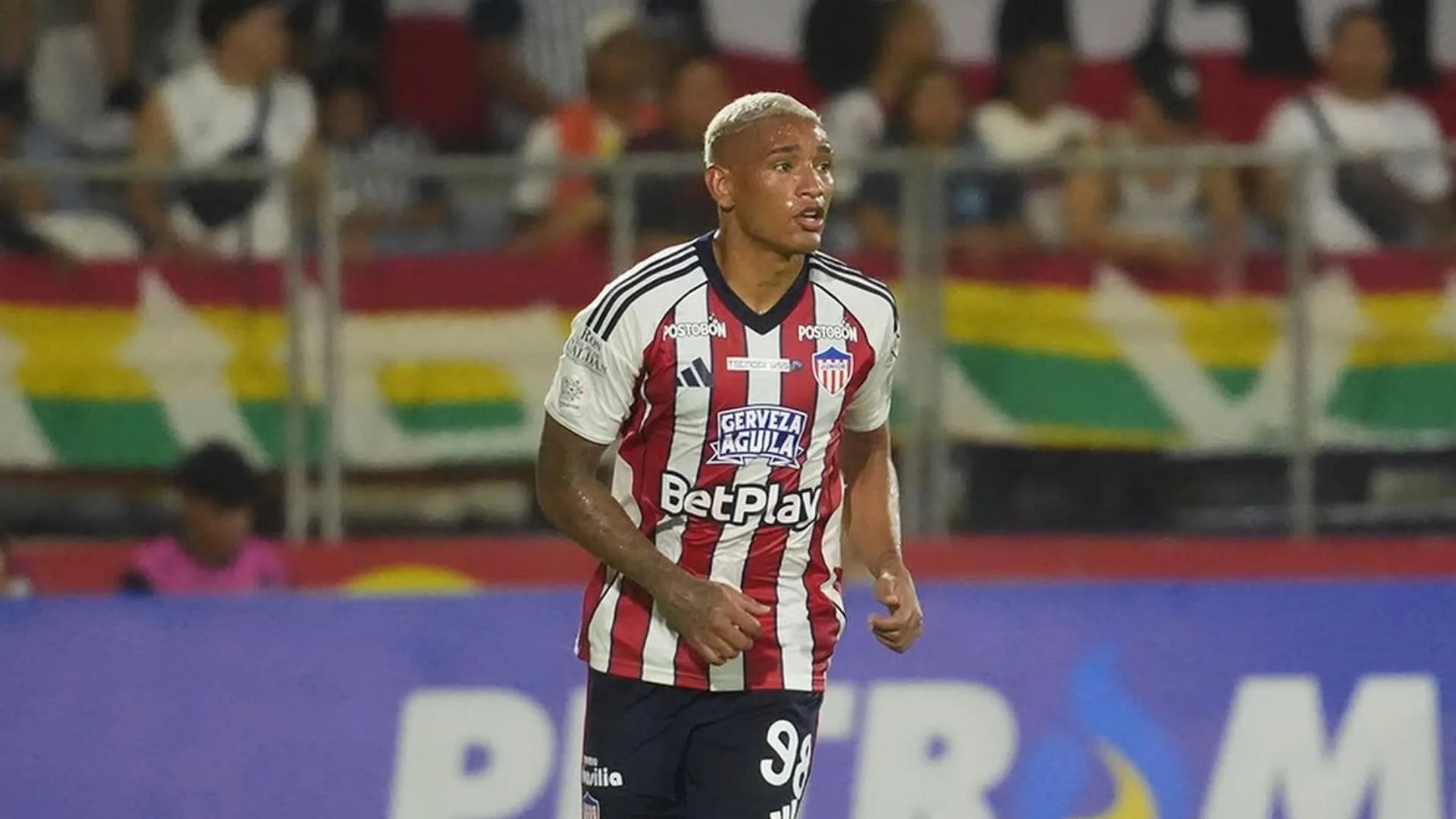 Fotografía de Jermein Peña, defensor central de Junior, en el partido contra Santa Fe.