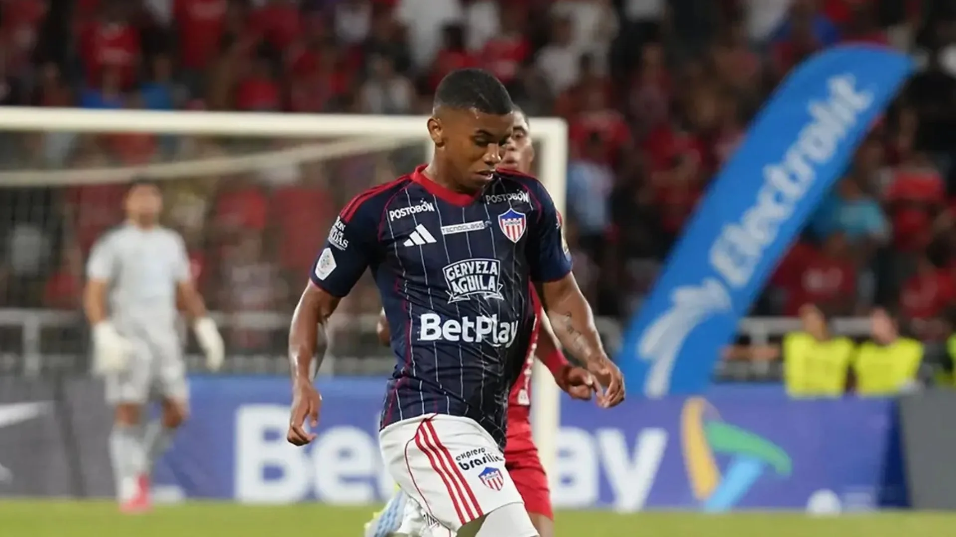 Fotografía de Jesús Rivas, mediocampista de Junior, en el partido contra América.