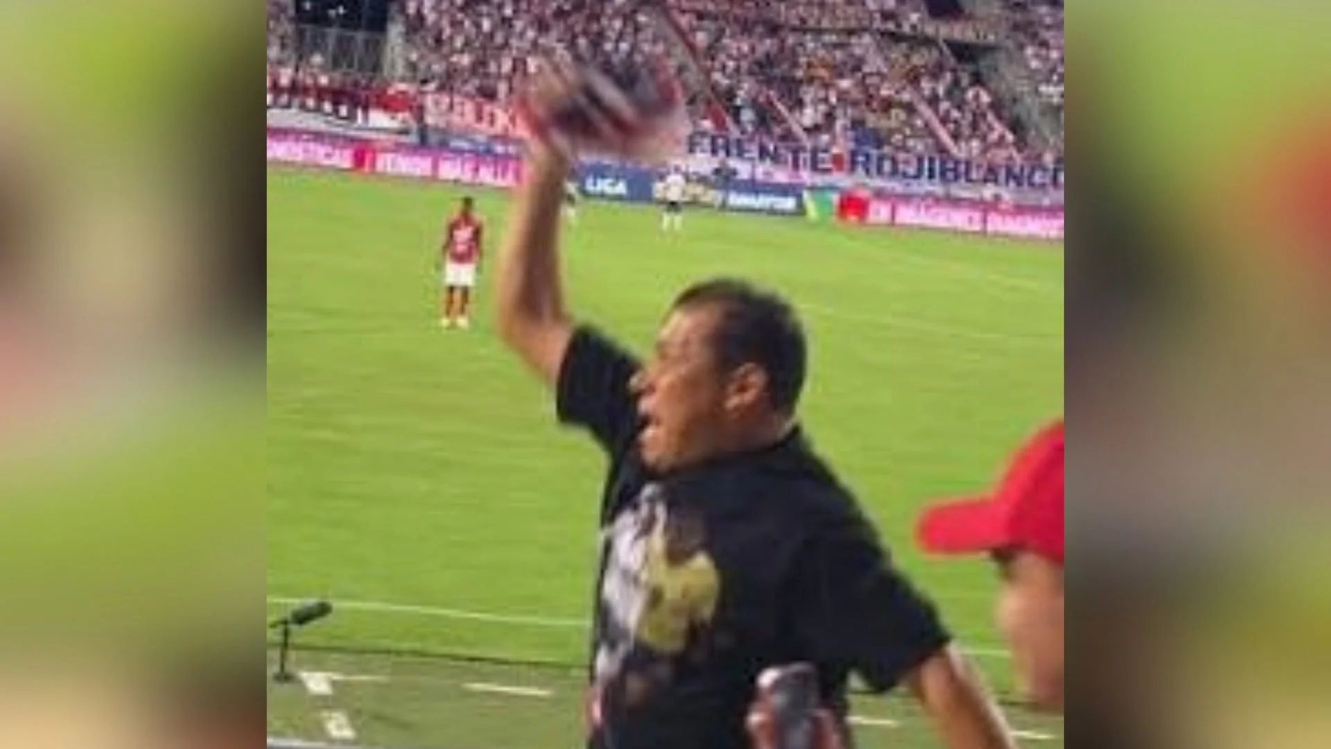 Captura de video de Iván René Valenciano celebrando el gol de Teófilo Gutiérrez con Junior.